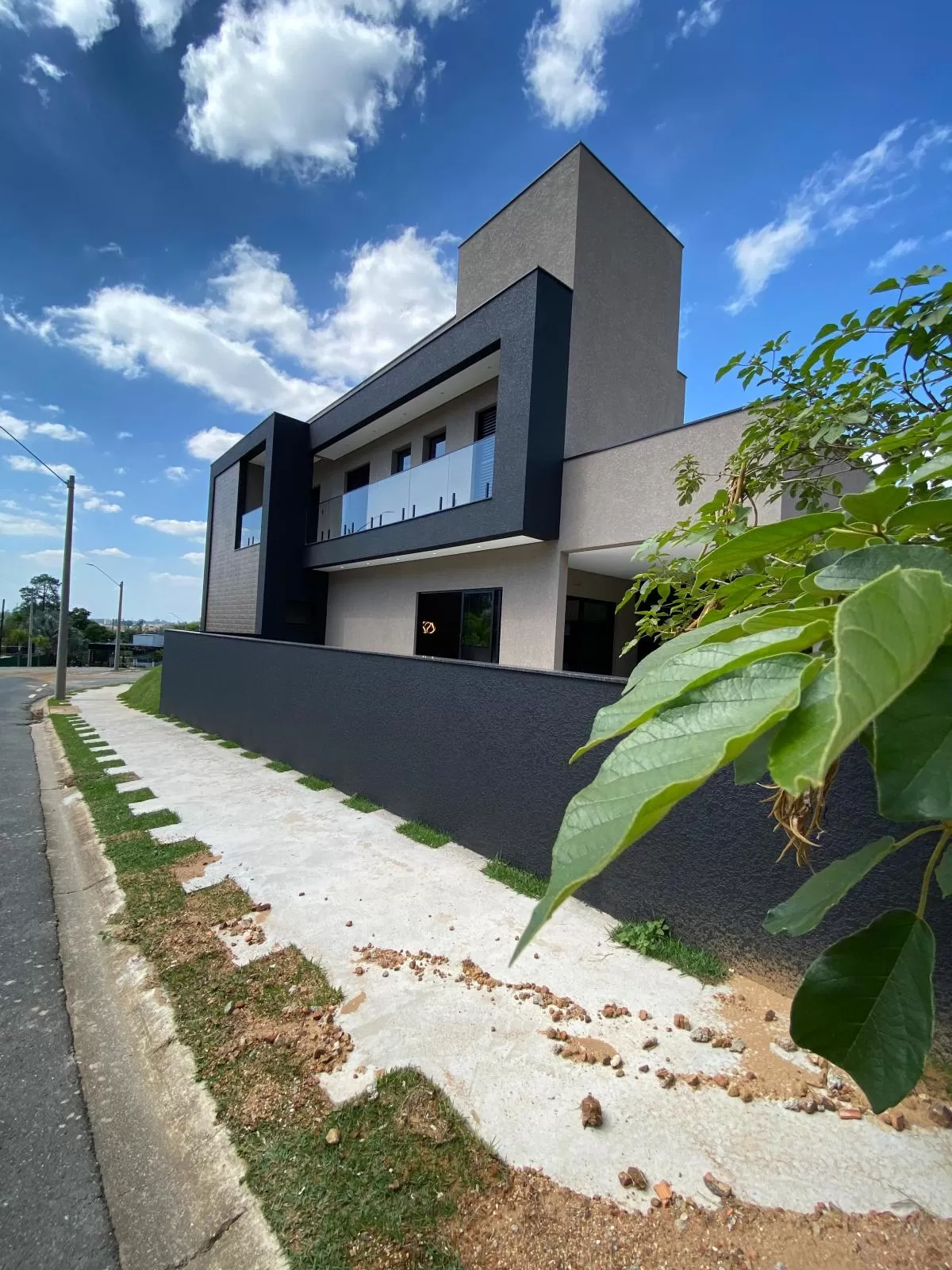 Sobrado à Venda de Esquina no Condomínio Sunlake em Sorocaba/SP