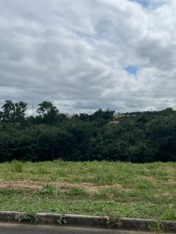 Terreno à Venda no Condominio Village Ipanema 