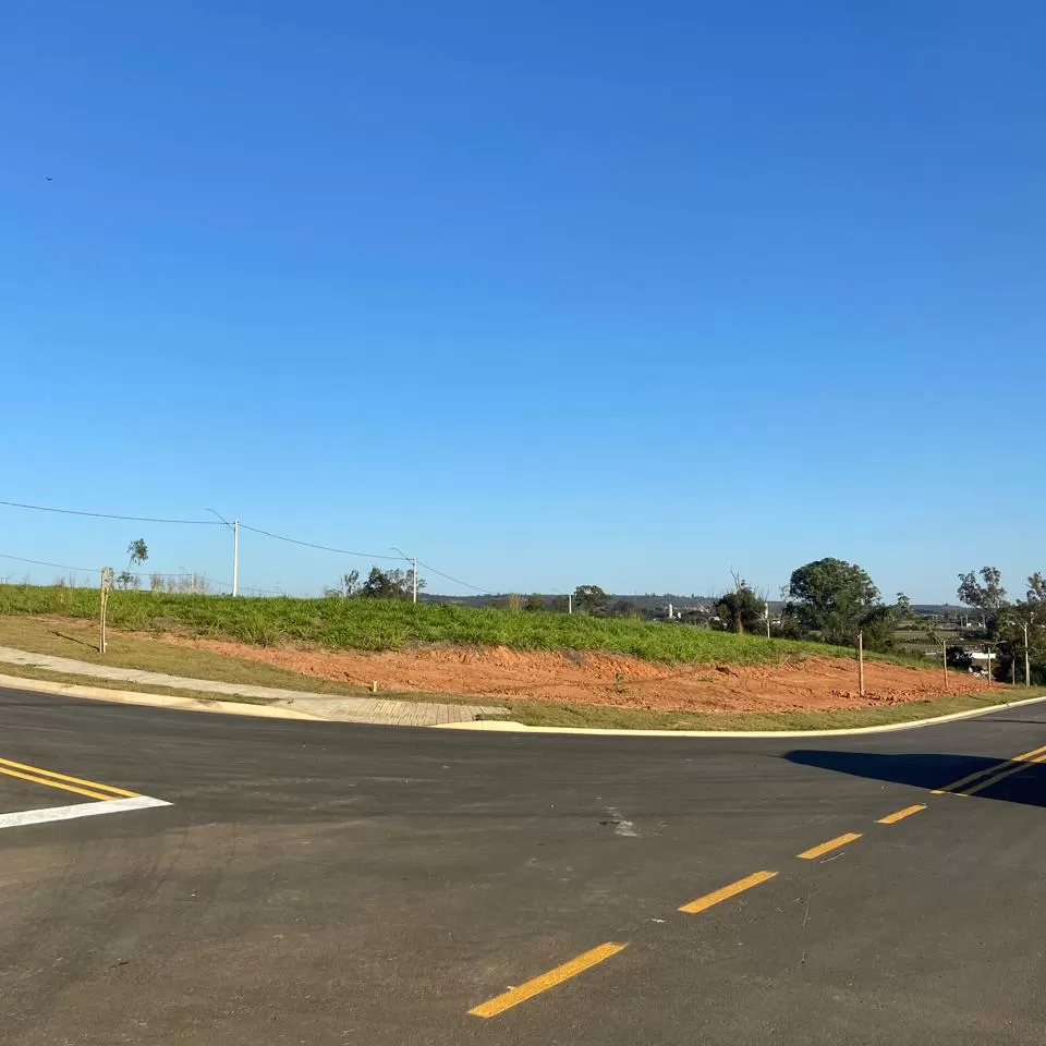 Terreno de Esquina à Venda no Condominio Terras Alpha em Votorantim/SP