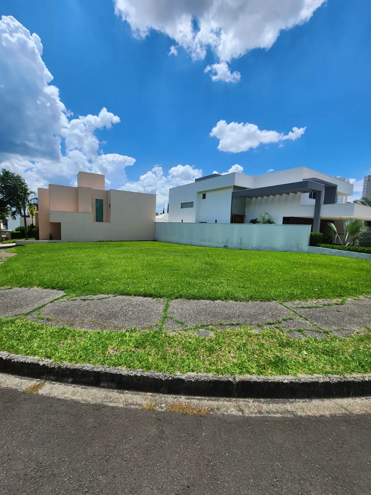 Terreno de Esquina à Venda no Condomínio Sunset em Sorocaba/SP