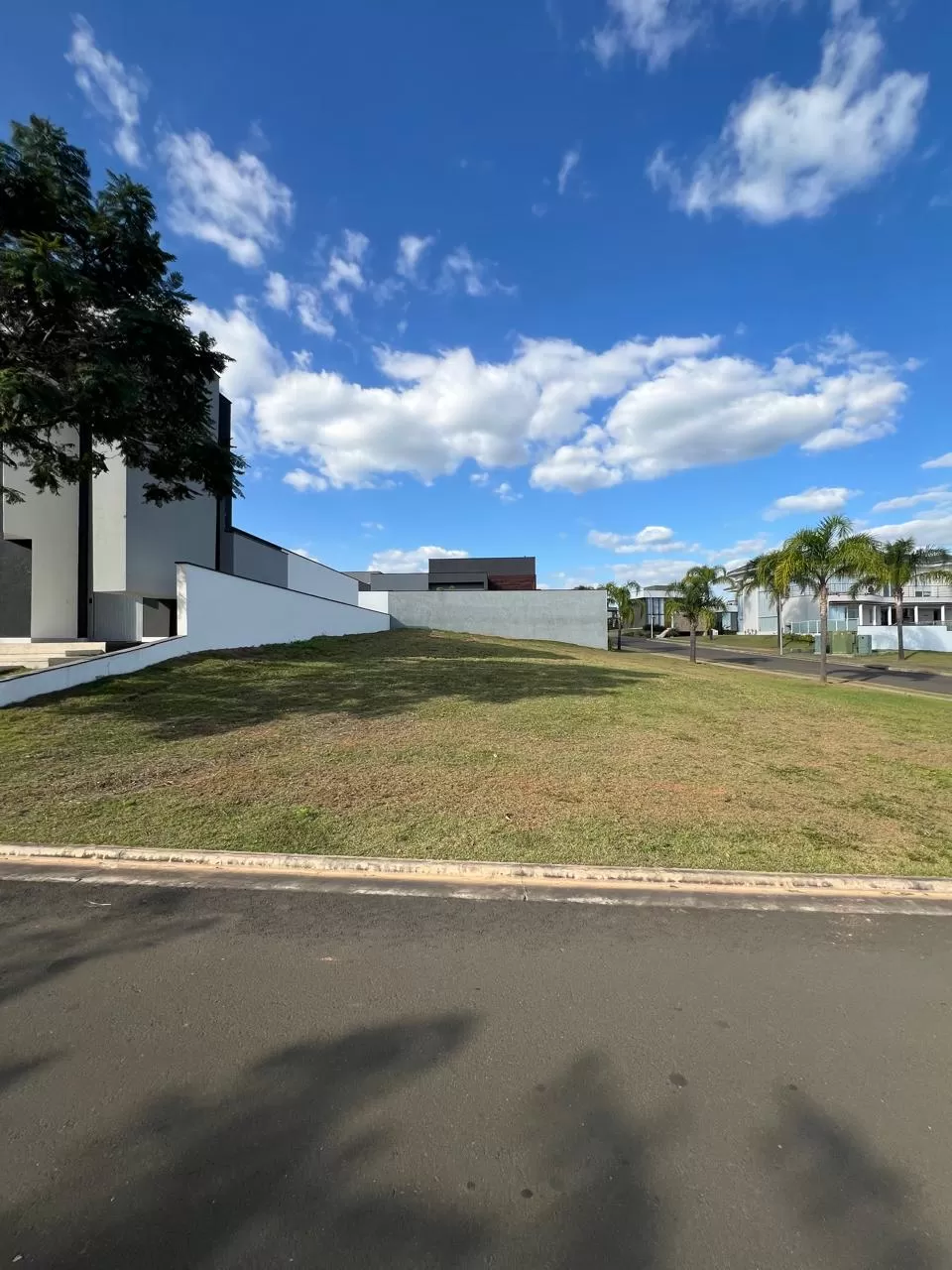 Terreno de Esquina à Venda no Condomínio Alphaville Nova Esplanada em Votorantim/SP