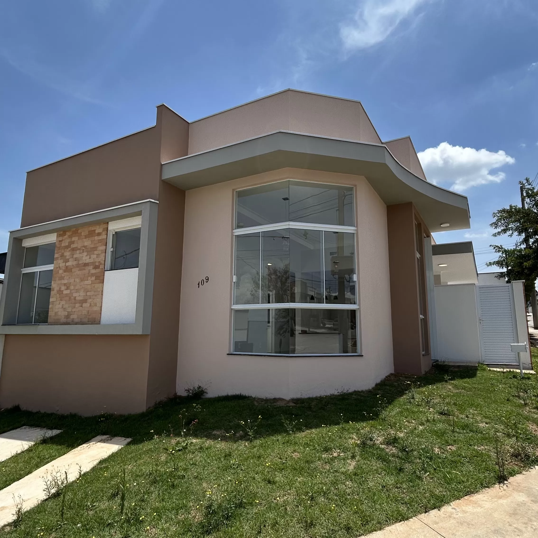 Casa de Esquina à Venda no Condomínio Terras de São Francisco - Sorocaba/SP