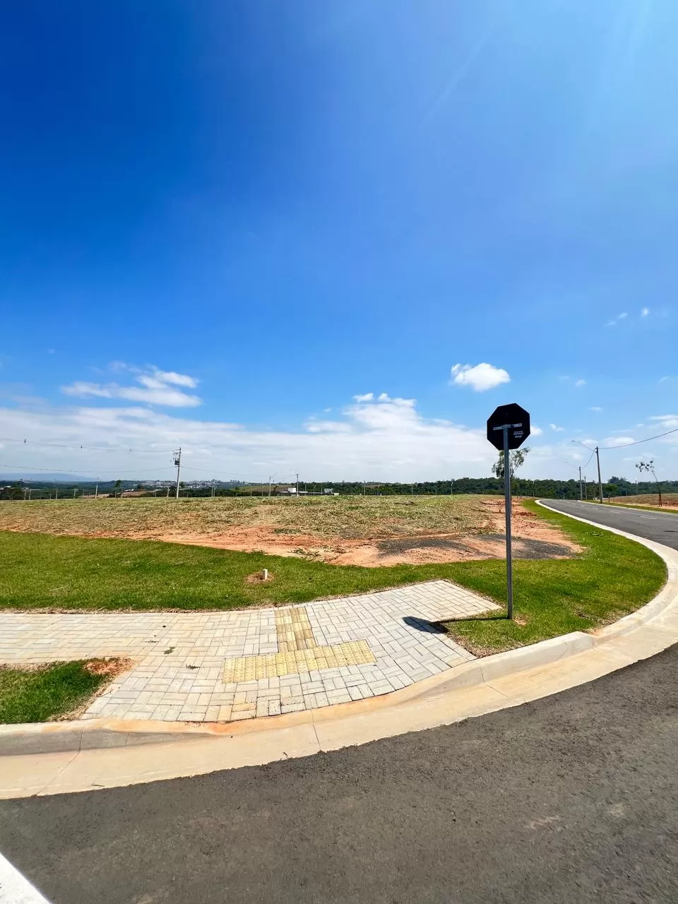 Terreno de esquina à venda no Terras Alpha em Votorantim/SP 