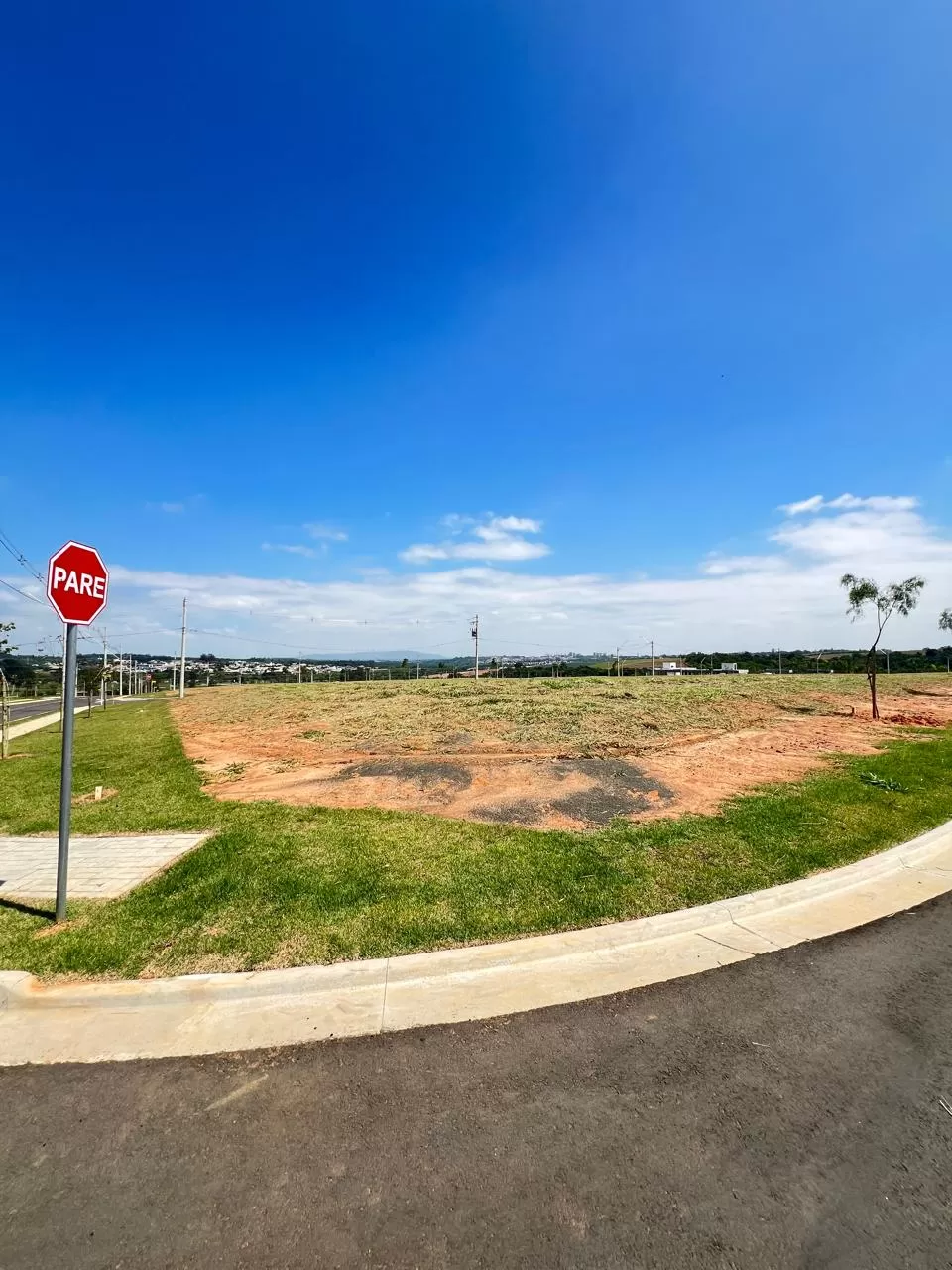 Terreno de esquina à venda no Terras Alpha em Votorantim/SP 