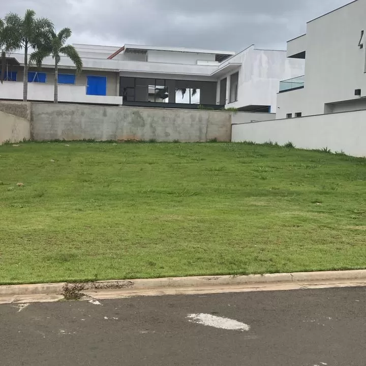 Terreno à Venda no Condominio Alphaville Nova Esplanada em Votorantim/SP