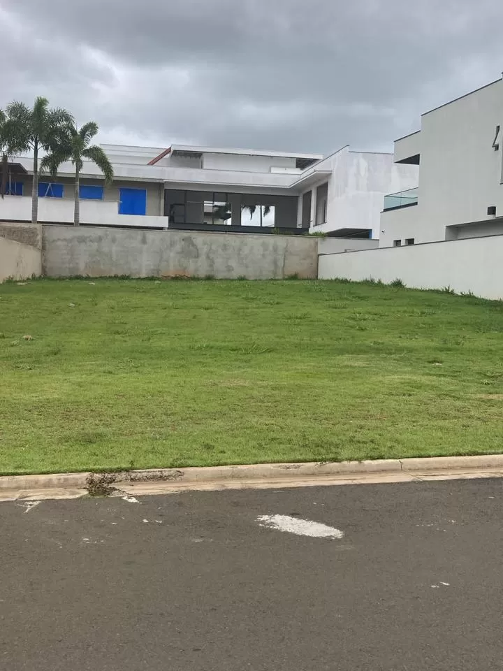 Terreno à Venda no Condominio Alphaville Nova Esplanada em Votorantim/SP