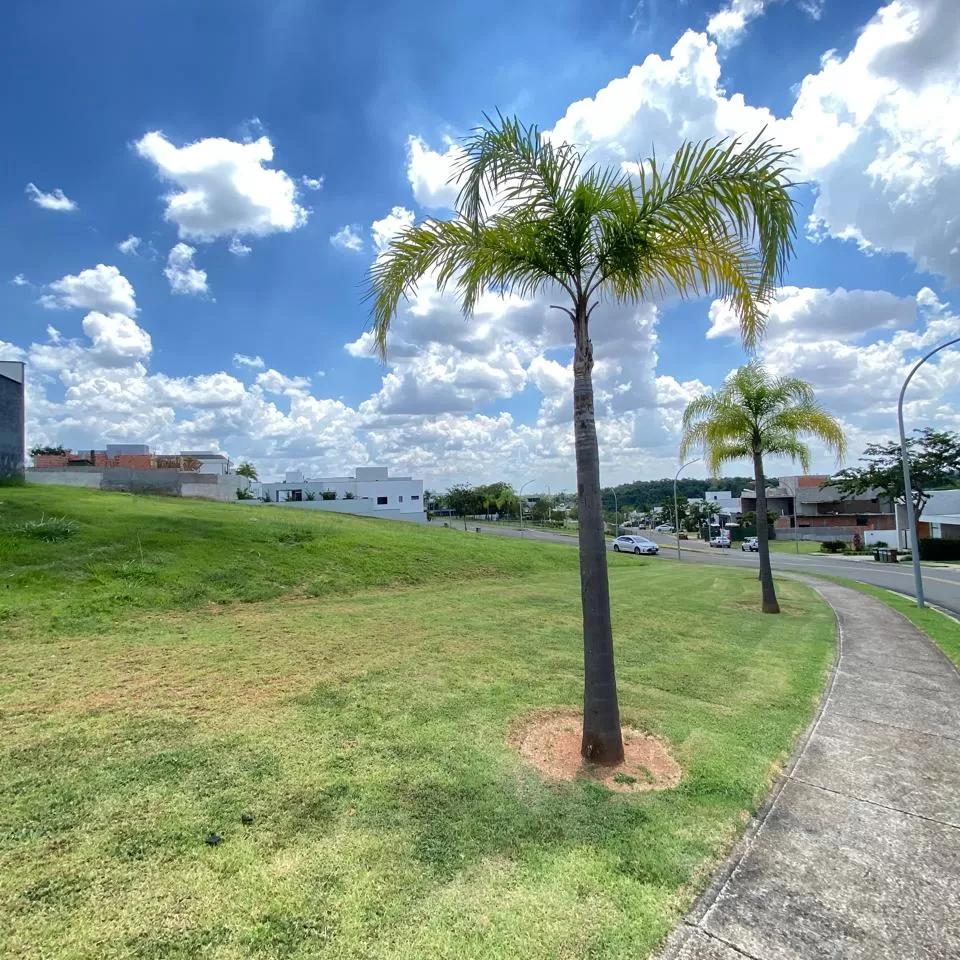 Terreno de Esquina à Venda no Condomínio Alphaville Nova Esplanada em Votorantim/SP