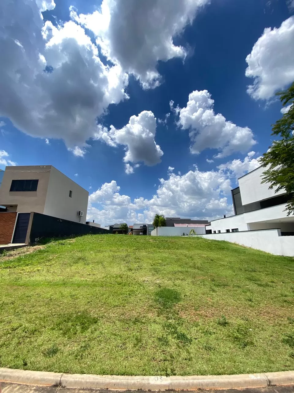 Terreno à Venda no Condomínio Alphaville Nova Esplanada em Votorantim/SP